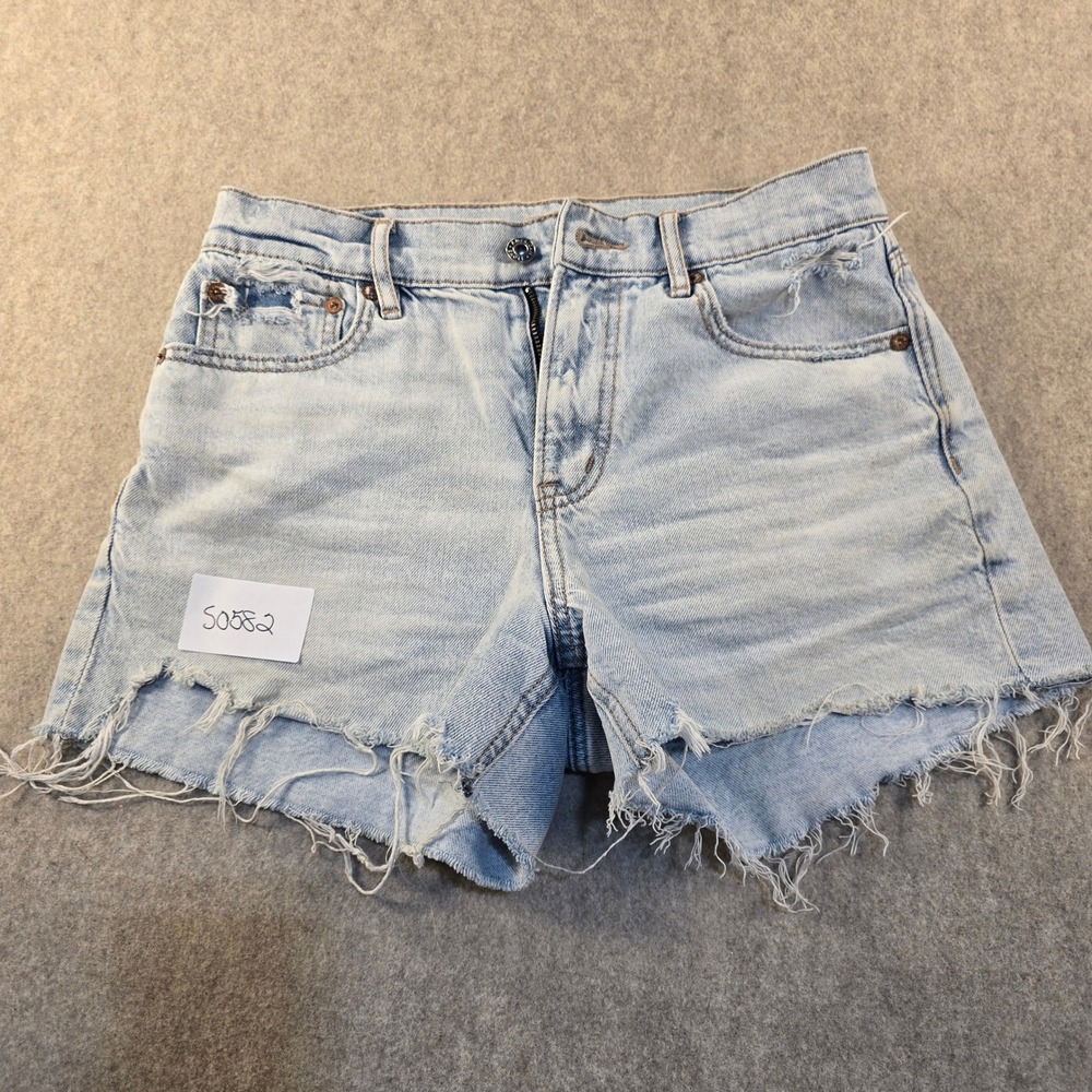American Eagle Strigid Relaxed Short Light Wash Distressed Denim Cut Off Size 2